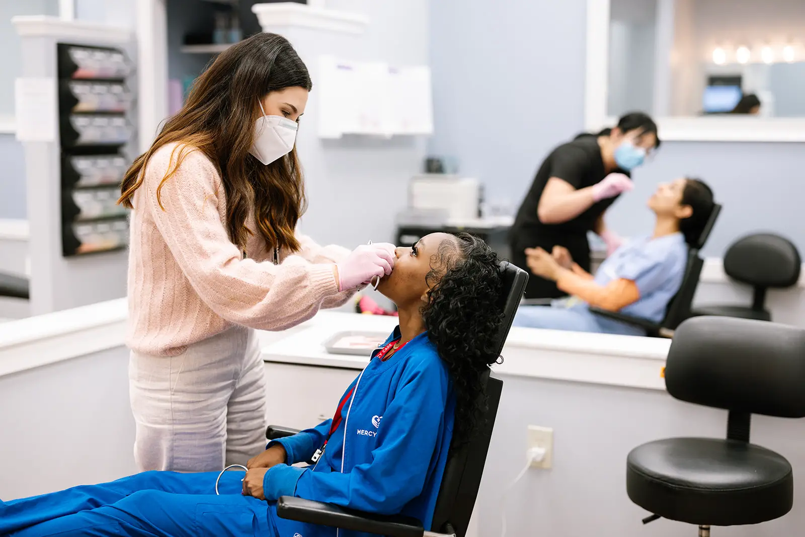 Doctor_Checking_Patient_in_Dental_Room Rêve Orthodontics